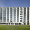 City Green Court / Richard Meier & Partners City Green Court / Richard Meier & Partners © Roland Halbe