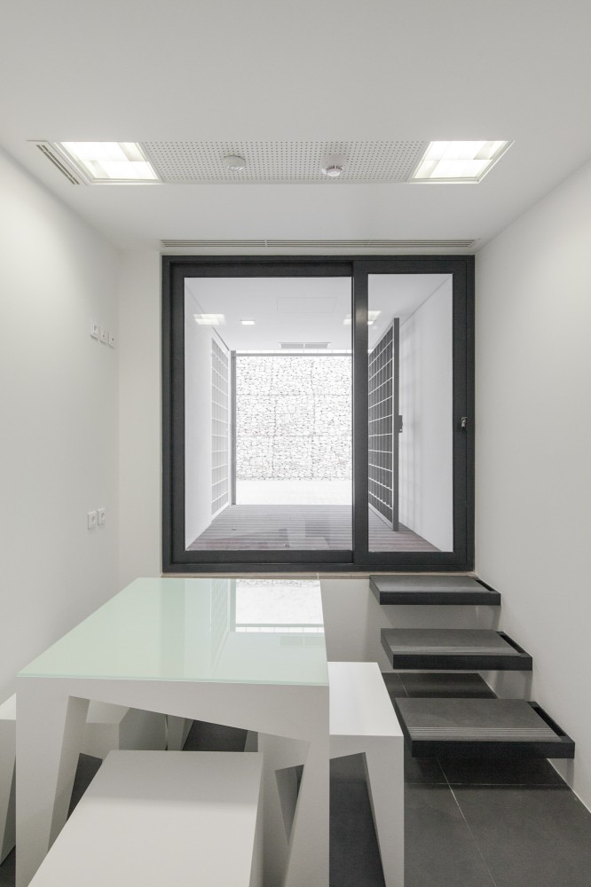 Banking Branch in Colmeias / 2L Atelier Arquitectos