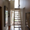 Thomson Cottage Renovations and Addition / Bonnifait + Giesen Thomson Cottage Renovations and Addition / Bonnifait + Giesen © Russell Kleyn