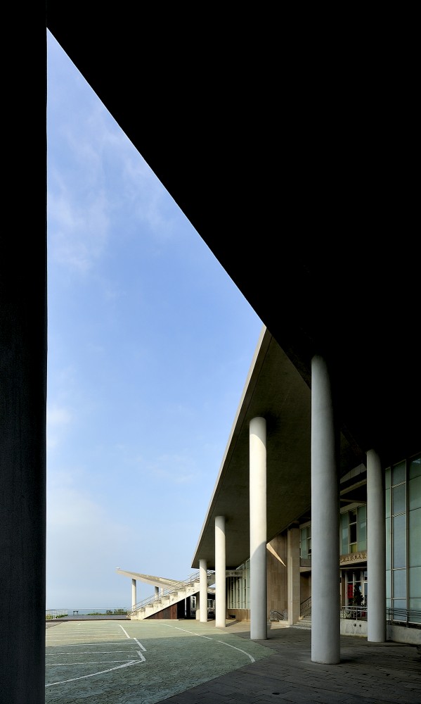 Baisha Wan Beach and Visitor Centre / Wang Weijen Architecture