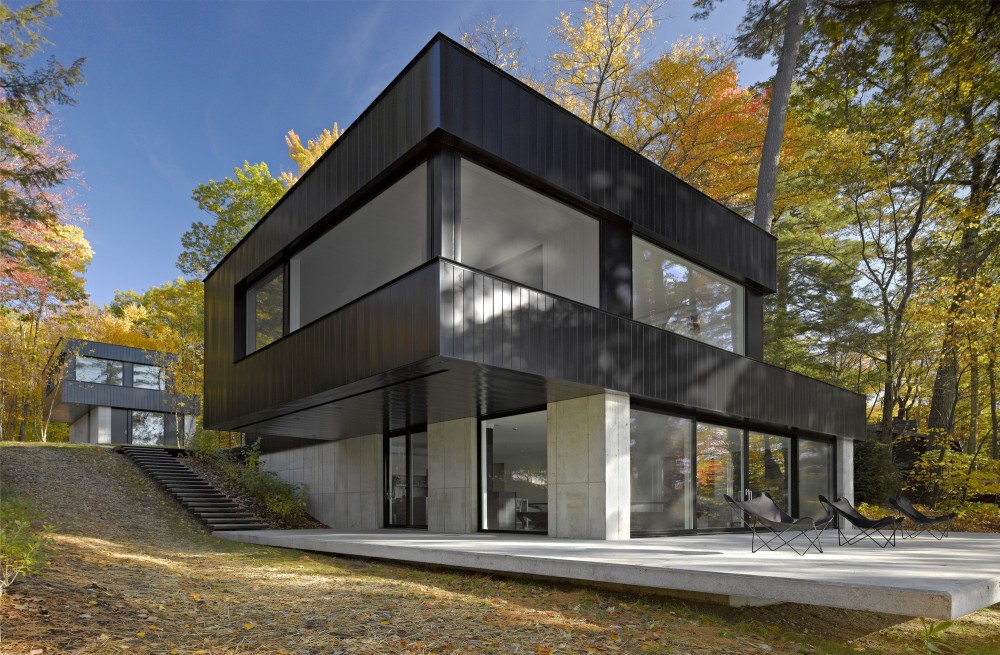 Cantilever Lake House / Birdseye Design