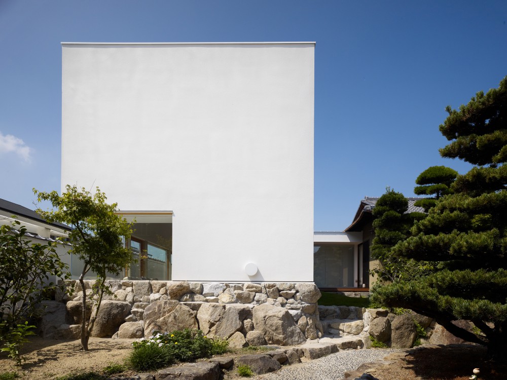 Garden Tree House / Hironaka Ogawa & Associates