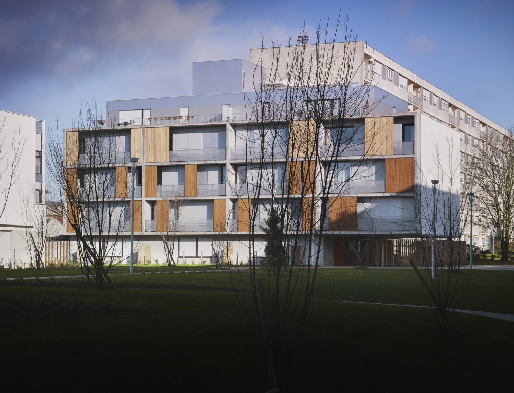 38 Social Housing in Eaubonne / LEM +