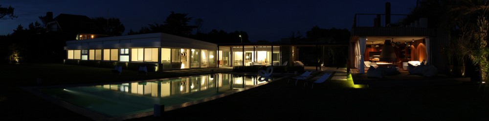 House Booth / Marcelo Daglio Arquitectos