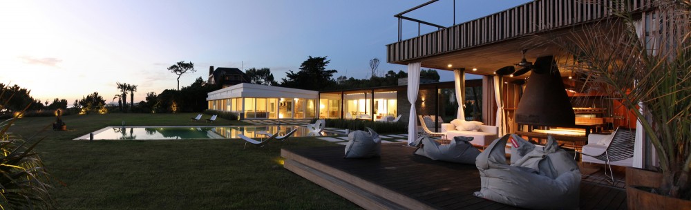 House Booth / Marcelo Daglio Arquitectos