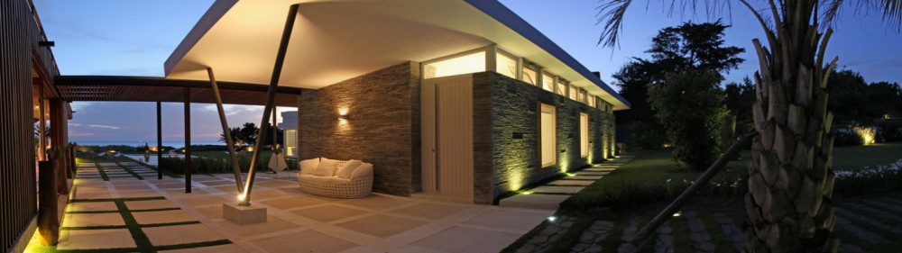 House Booth / Marcelo Daglio Arquitectos