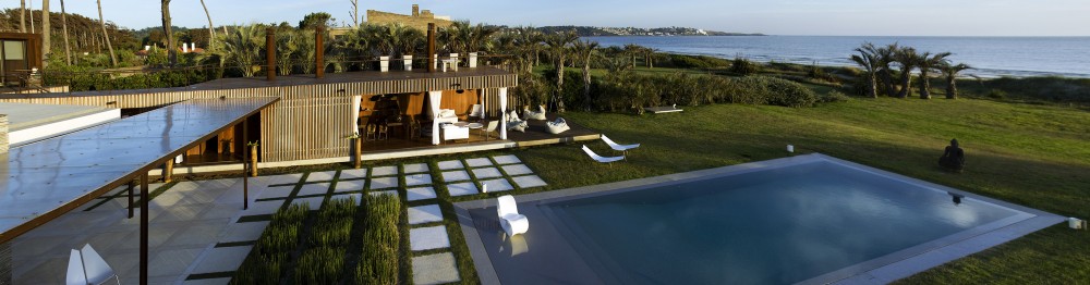 House Booth / Marcelo Daglio Arquitectos