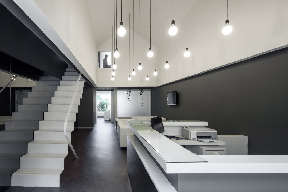 Dental Clinic in Oporto / Paulo Merlini