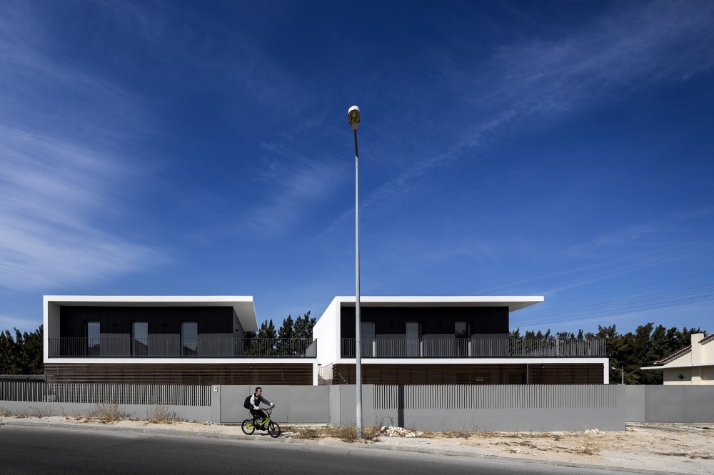 Houses in Setubal / OW arquitectos