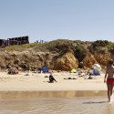 Third Wave Kiosk / Tony Hobba Architects Third Wave Kiosk / Tony Hobba Architects © Rory Gardiner