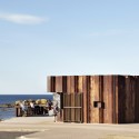 Third Wave Kiosk / Tony Hobba Architects Third Wave Kiosk / Tony Hobba Architects © Rory Gardiner