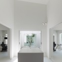 Chiyodanomori Dental Clinic / Hironaka Ogawa Chiyodanomori Dental Clinic / Hironaka Ogawa © Daici Ano