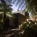 Waiatarua House / Hamish Monk Architecture © Mark Smith