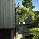 Waiatarua House / Hamish Monk Architecture © Mark Smith