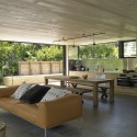 Waiatarua House / Hamish Monk Architecture © Mark Smith