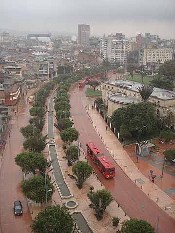 An example of the Transmilenio bus in Colombia. Image via Wikimedia Commons User Rafael Callamand Pictures Plans Youtube Vimeo