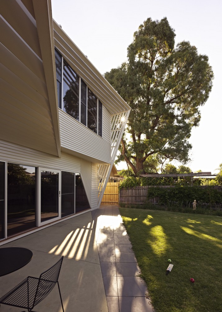 Weatherboard House / FMD Architects