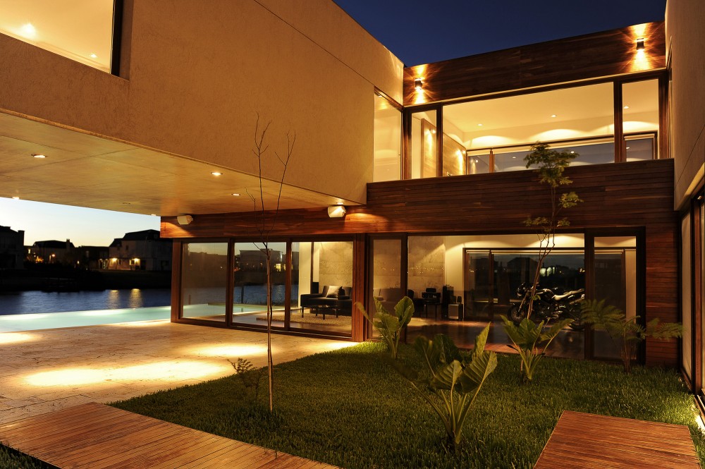 House Ef / Fritz + Fritz Arquitectos