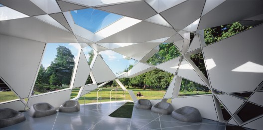 2002 Serpentine Gallery Pavilion. Image © Sylvain Deleu