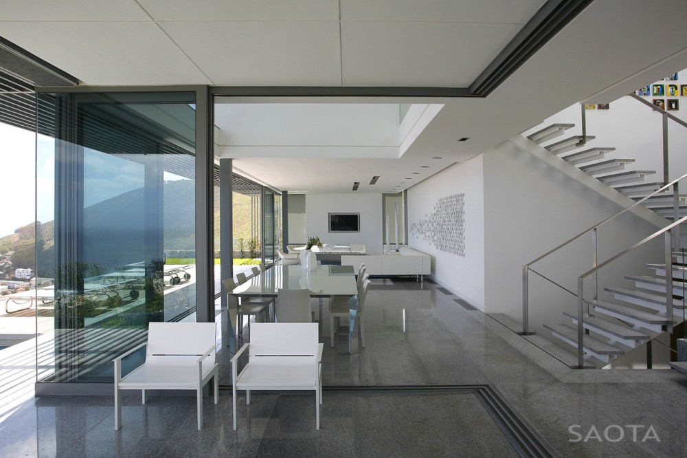 Head Road 1815 / SAOTA