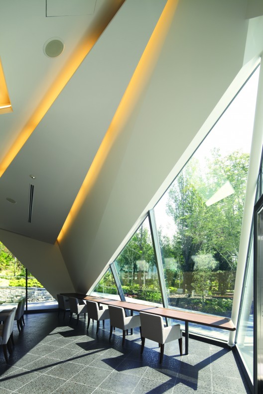 © Nacasa & Partners inc