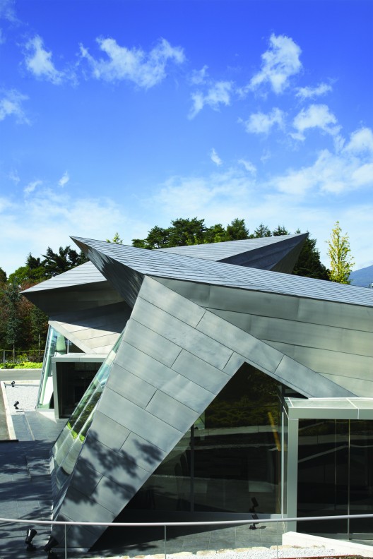© Nacasa & Partners inc