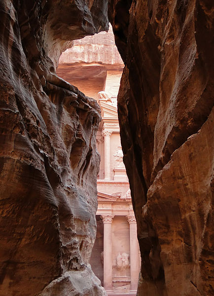 View on Al Khazneh from al-Siq, Petra, Jordan. Image via Wikimedia Commons User Bernard Gagnon