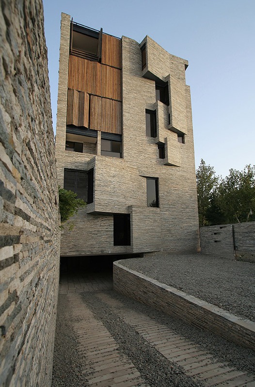 Apartment No.1, Mahallat, Iran / AbCT (Architecture by Collective Terrai) © © AKAA / Omid Khodapanahi