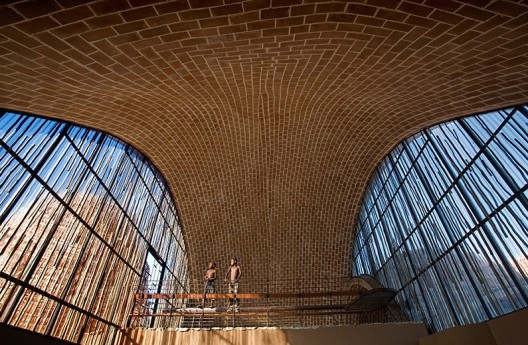 Mapungubwe Interpretation Centre, Limpopo, South Africa / Peter Rich Architects © AKAA / Obie Oberholzer