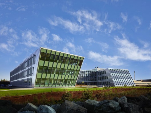 Federal Center South Building 1202; Seattle / ZGF Architects LLP © Benjamin Benschneider
