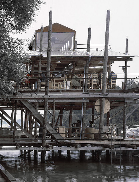 Tarusa House / Alexander Brodsky; © Yuri Palmin; Licensed via Flickr Creative Commons