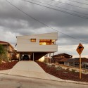 Suburban Beach House / David Barr + Ross Brewin Suburban Beach House / David Barr + Ross Brewin © Robert Frith