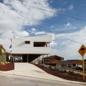 Suburban Beach House / David Barr + Ross Brewin Suburban Beach House / David Barr + Ross Brewin © Robert Frith