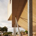 Suburban Beach House / David Barr + Ross Brewin Suburban Beach House / David Barr + Ross Brewin © Robert Frith