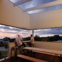 Suburban Beach House / David Barr + Ross Brewin Suburban Beach House / David Barr + Ross Brewin © Robert Frith