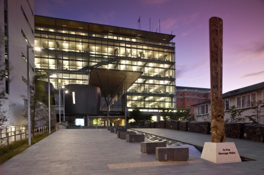 Te Hononga-Christchurch Civic Centre by Athfield Architects / © Jamie Cobeldick