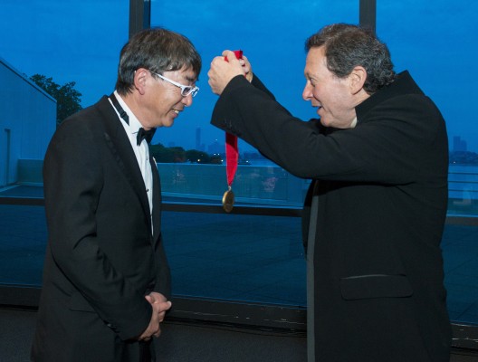 Thomas Pritzker awarding Toyo Ito