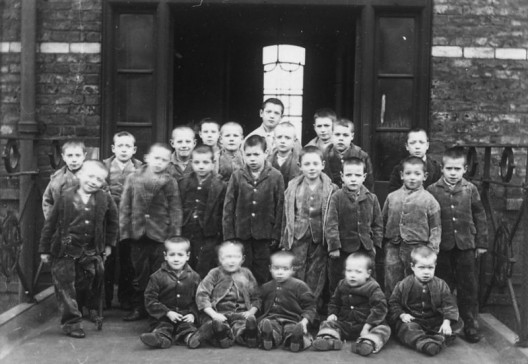 Children at crumpsall workhouse circa 1895, via wikipedia