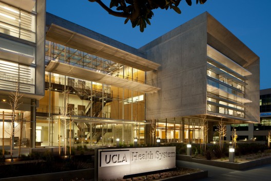Healthcare Award: UCLA Outpatient Surgery and Medical Building / Michael W. Folonis Architects