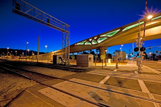 Community Impact Award: Metro Orange Line Extension / Gruen Associates