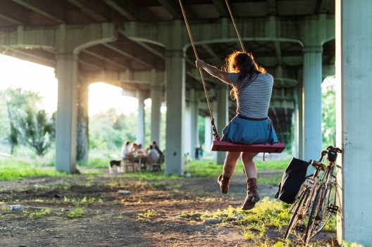 Red Swing Project / University of Texas at Austin Architecture Students / © Blake Gordon