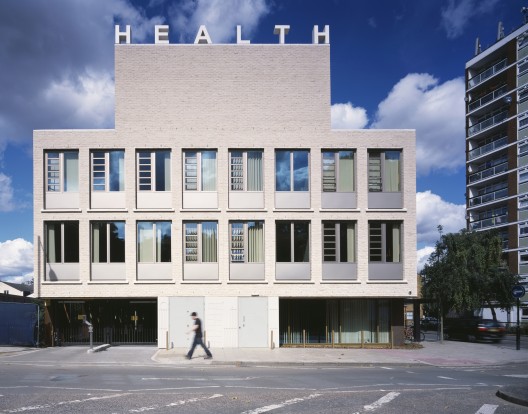 Akerman Health Centre, by Henley Halebrown Rorrison © Loana Marinescu