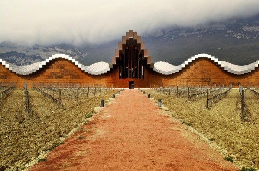 Santiago Calatrava's Bodegas Domecq. Image © v=L. Alberto Ramos