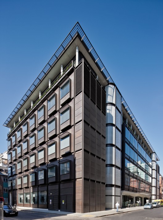 UCH Cancer Care Centre, WC1 Hopkins Architects by Hopkins © Anthony Weller