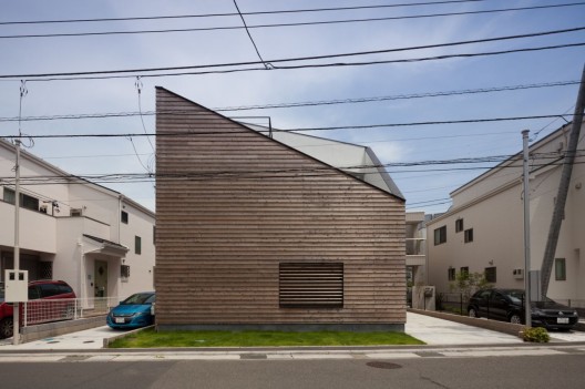 © Makoto Yoshida