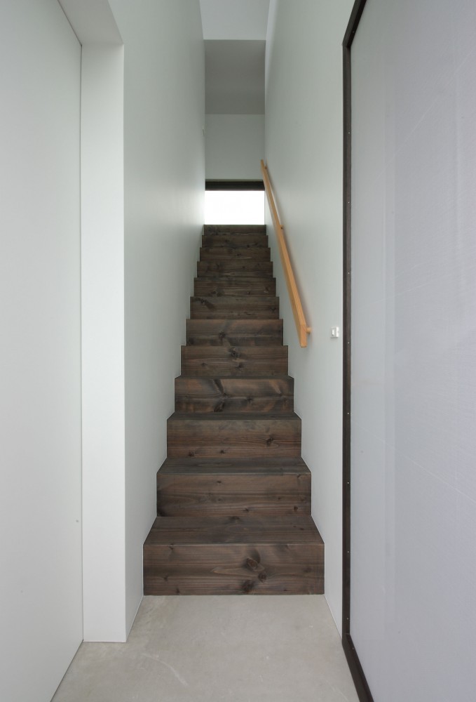 51c30cc9b3fc4b581f000066_house in ueda case design studio_08 679x1000