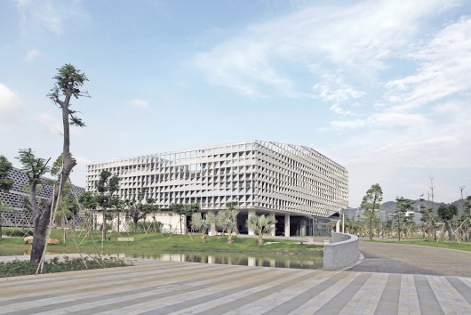 Administrative Office Building of South University Of Science And Technology Of China / Zhubo Design Zstudio Administrative Office Building of South University Of Science And Technology Of China / Zhubo Design Zstudio Courtesy of Zhubo Design Zstudio