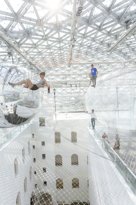 Studio Tomás Saraceno © 2013