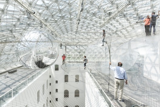 Studio Tomás Saraceno © 2013
