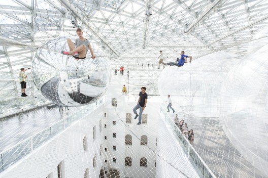 Studio Tomás Saraceno © 2013